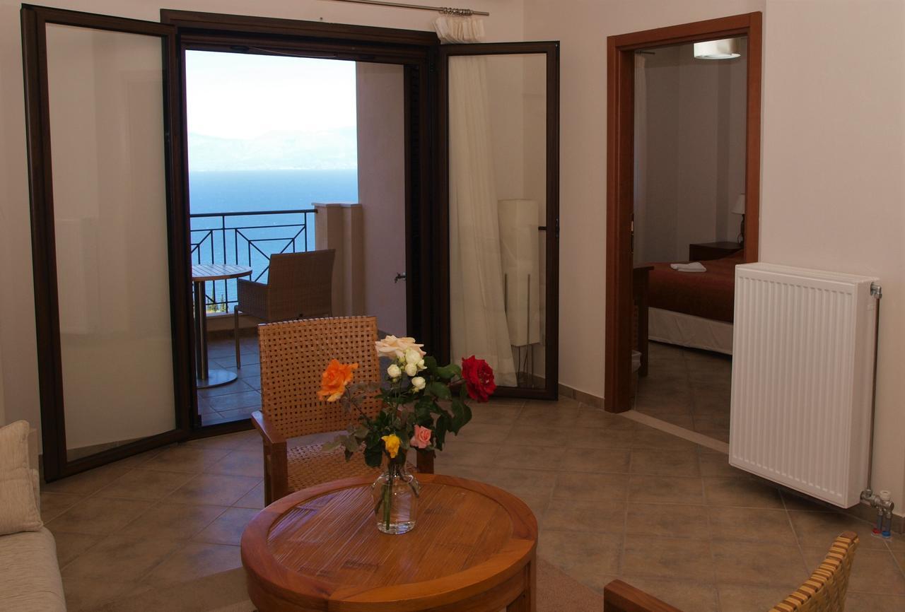 Hotel Theasi Diakopto Extérieur photo